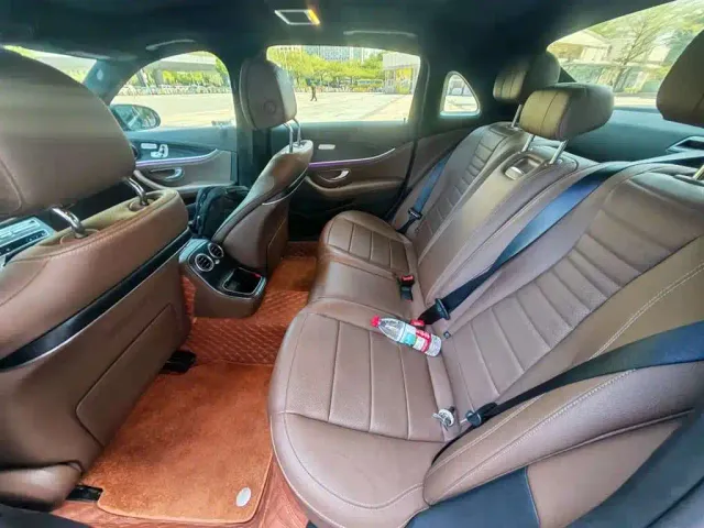 Mercedes-Benz E-Class — Фото автомобиля 6