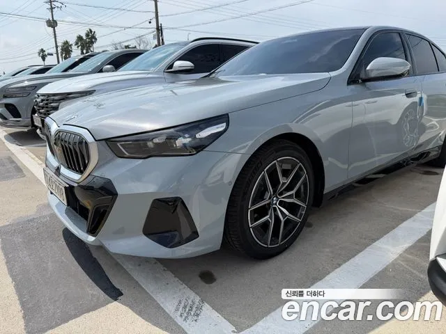 BMW 5 Series G60 — Фото автомобиля 2