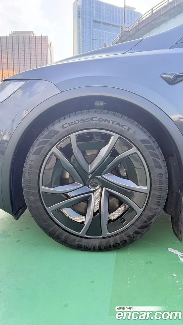 Tesla Model X — Фото автомобиля 9