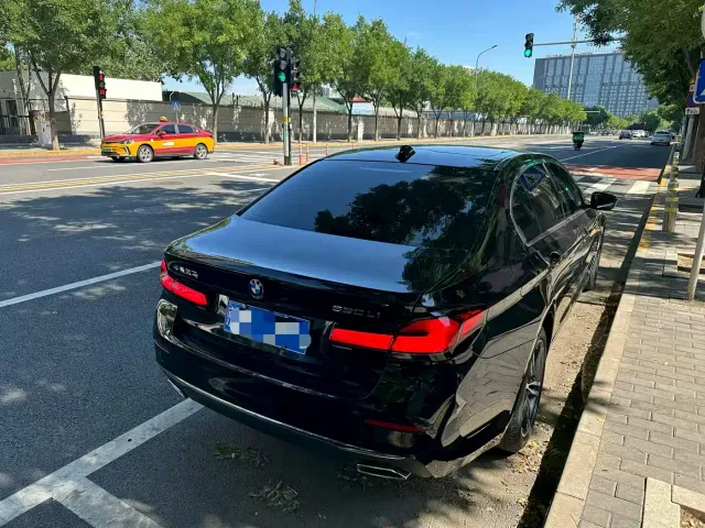 BMW 5 Series — Фото автомобиля 9