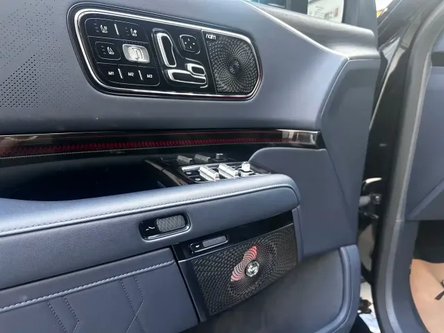 ZEEKR Zeekr 9X 2025 model Ultra Edition 70kWh — Фото автомобиля 10