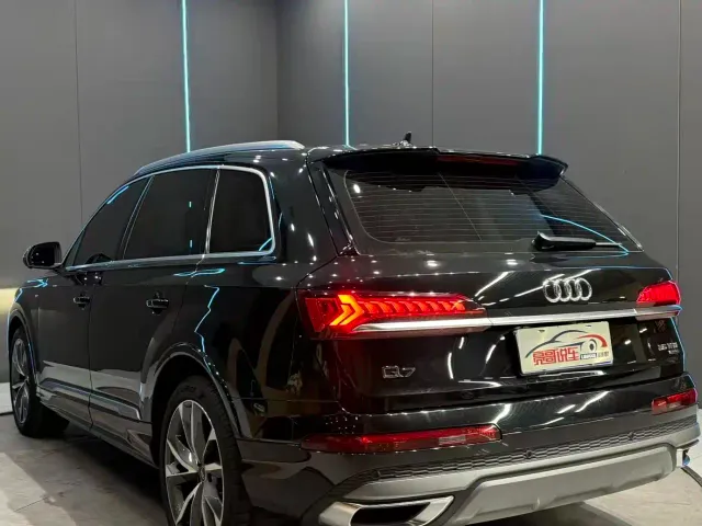 Audi Q7 — Фото автомобиля 8