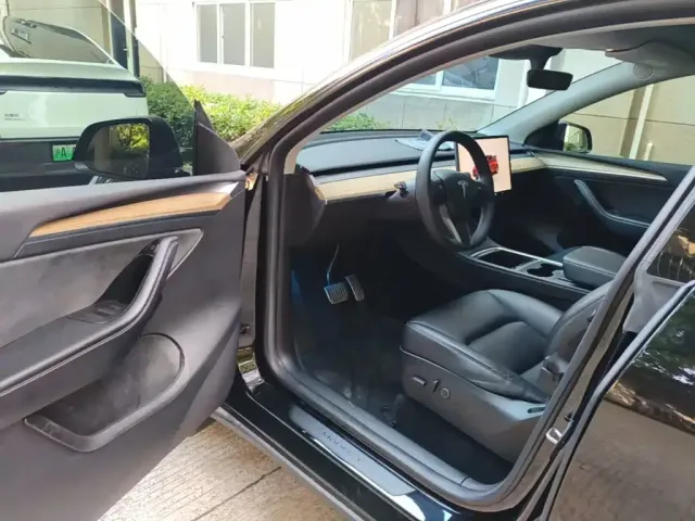 Tesla Model Y — Фото автомобиля 15
