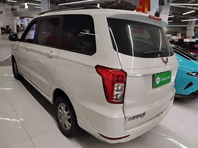Wuling Hongguang — Фото автомобиля 4
