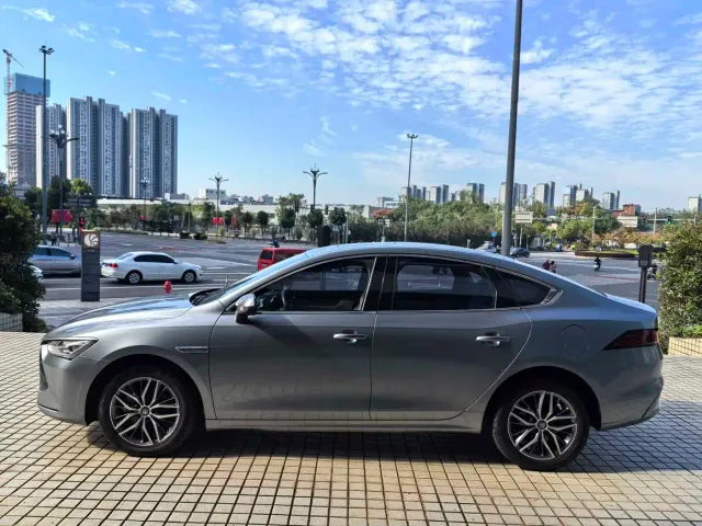 BYD Qin PLUS — Фото автомобиля 5