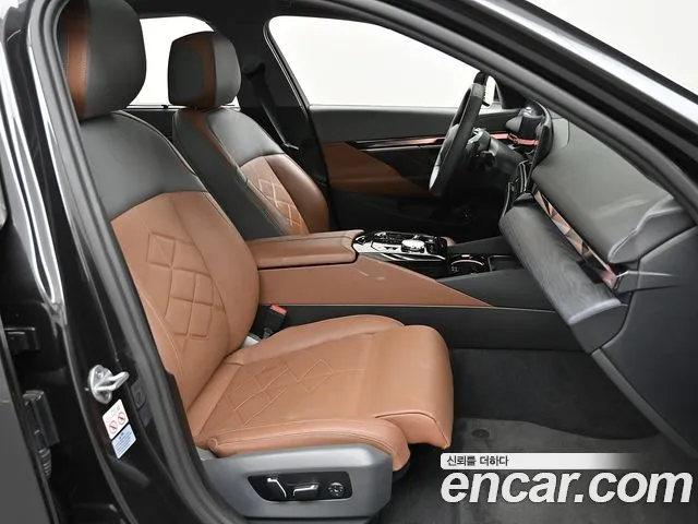 BMW 5 Series G60 — Фото автомобиля 10