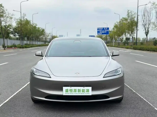 Tesla Model 3 — Фото автомобиля 4