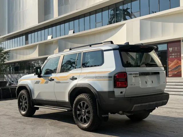 Toyota Prado — Фото автомобиля 7