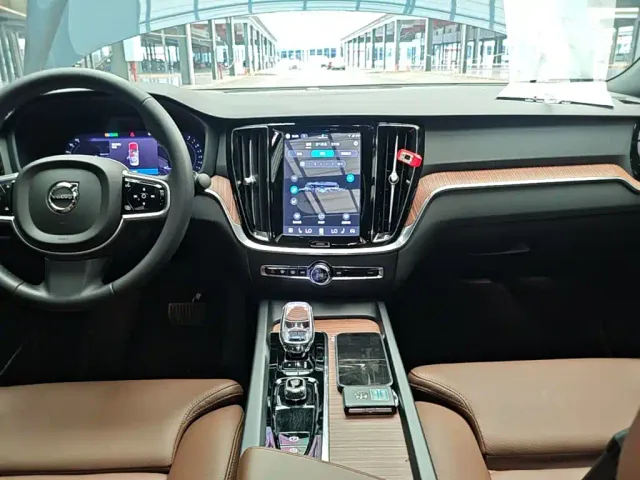 Volvo S60 — Фото автомобиля 12