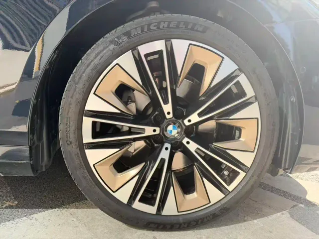 BMW 5 Series — Фото автомобиля 7