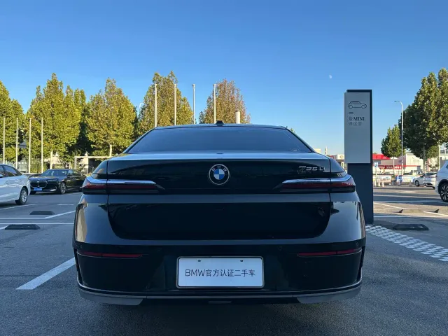 BMW 7 Series — Фото автомобиля 16