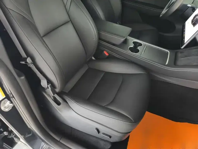 Tesla Model Y — Фото автомобиля 24