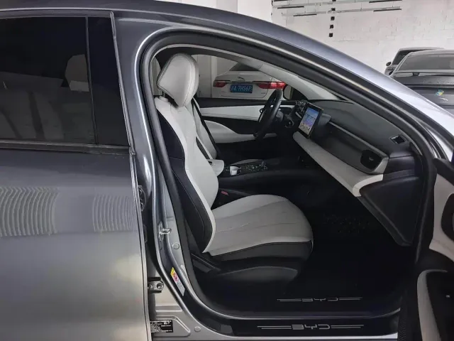 BYD Seal 05 DM-i — Фото автомобиля 8