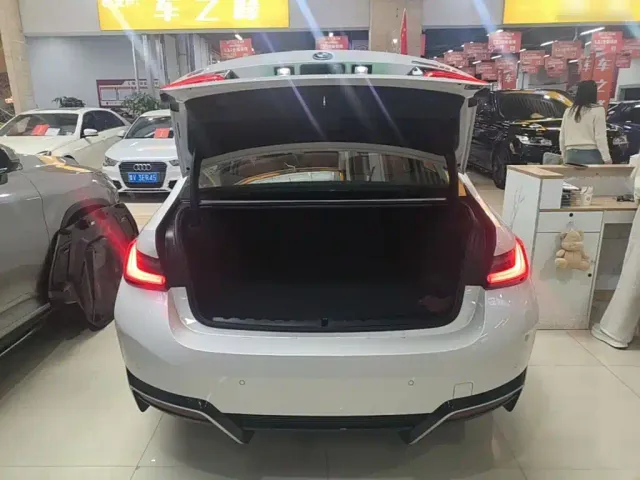 BMW i3 — Фото автомобиля 18
