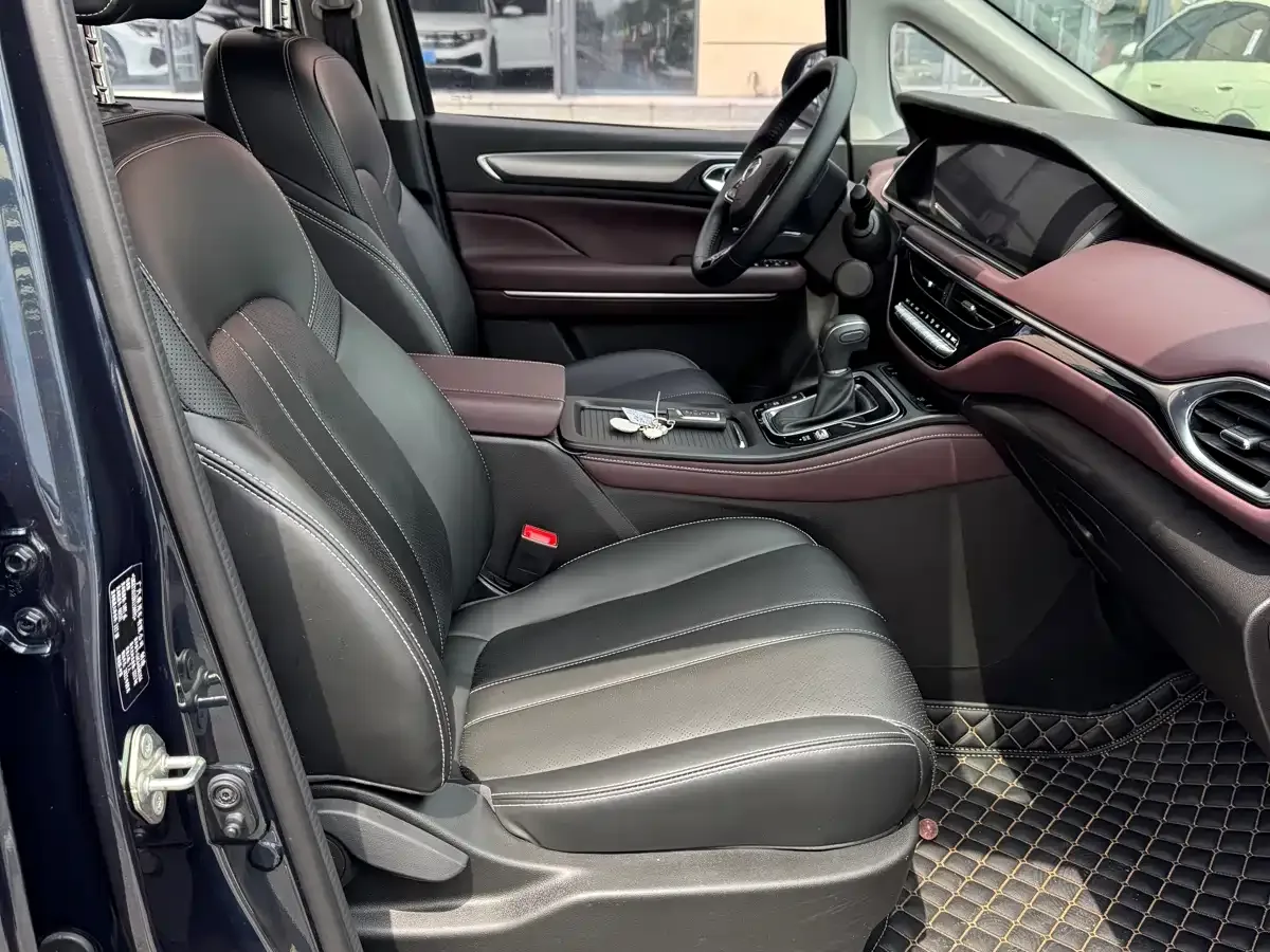 GAC Trumpchi Trumpchi M6 2021 PRO 270T DCT Luxury Edition — Фото автомобиля 11
