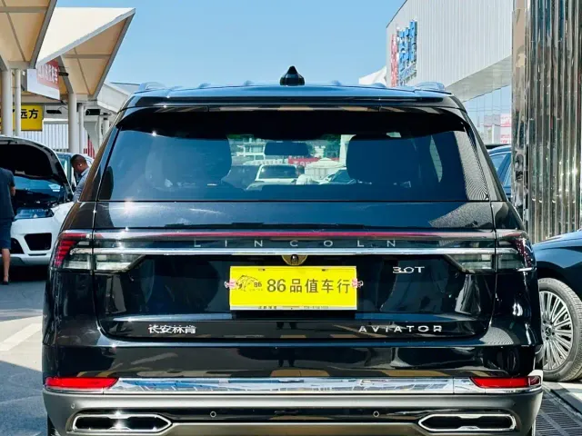 Lincoln Aviator — Фото автомобиля 3