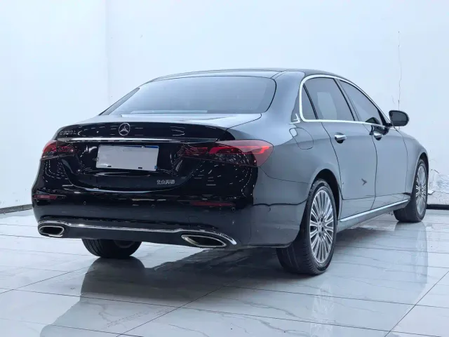 Mercedes-Benz E-Class — Фото автомобиля 7