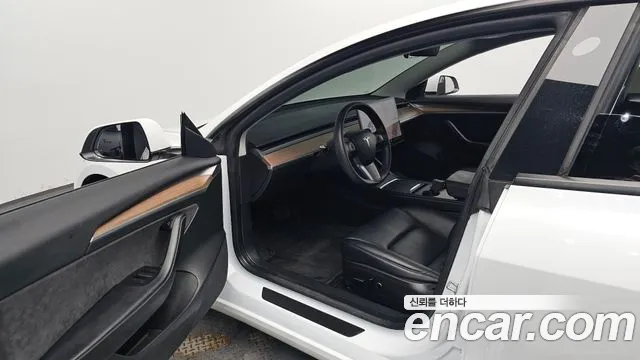 Tesla Model 3 — Фото автомобиля 9