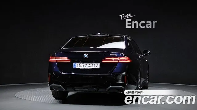 BMW 5-Series — Фото автомобиля 4