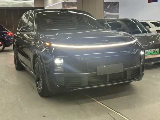 Li Auto L9 — Фото автомобиля 2
