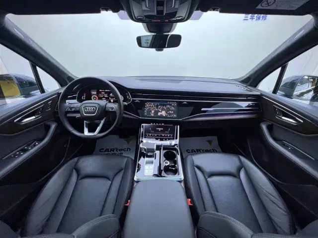 Audi Q7 — Фото автомобиля 10
