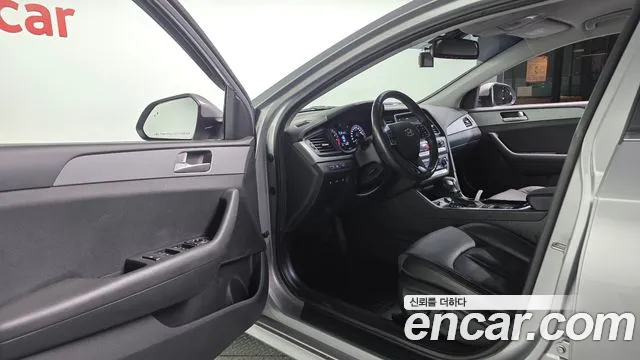 Hyundai Sonata — Фото автомобиля 10