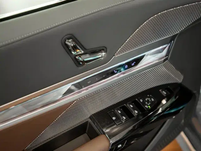 BMW 7 Series — Фото автомобиля 12
