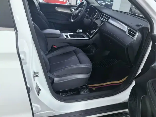 Roewe RX5 — Фото автомобиля 24