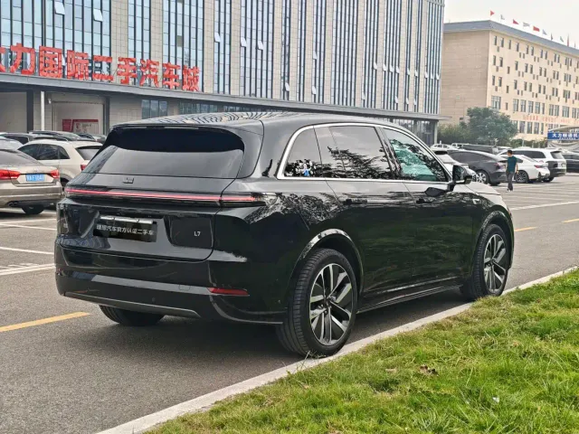 Li Auto L7 — Фото автомобиля 9