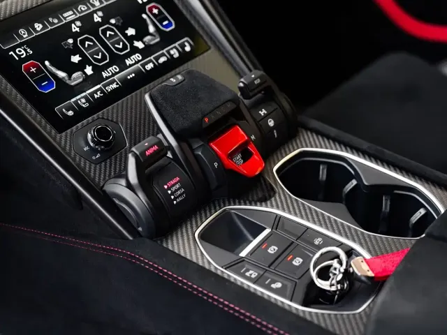 Lamborghini Urus — Фото автомобиля 26