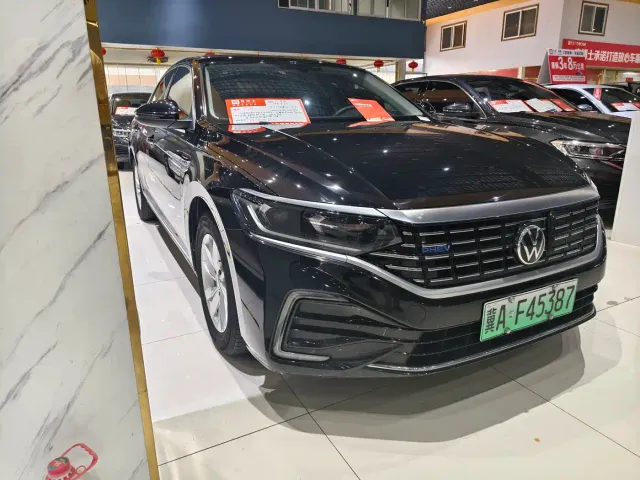 Volkswagen Passat — Фото автомобиля 3