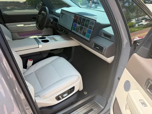 Li Auto MEGA — Фото автомобиля 8