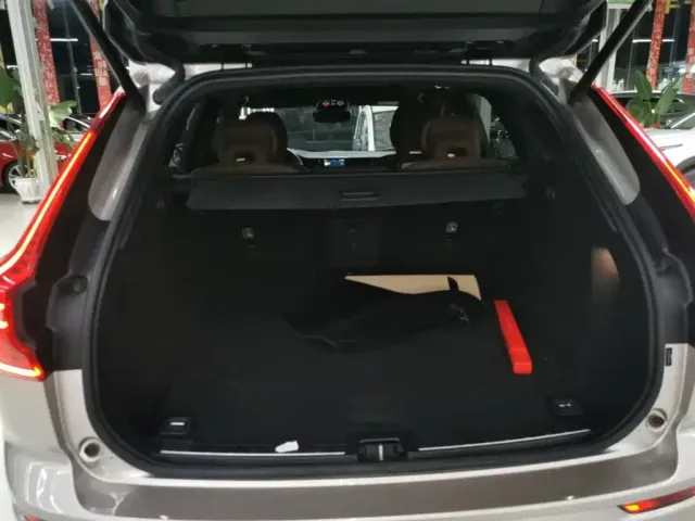 Volvo XC60 — Фото автомобиля 18
