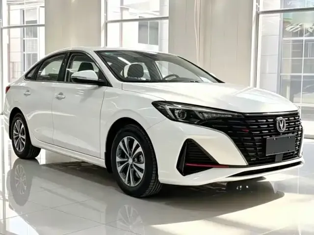 Changan Eado — Фото автомобиля 3