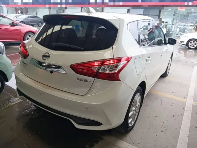 Nissan Tiida — Фото автомобиля 6