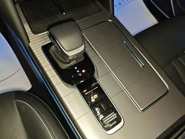 Hongqi HS7 PHEV — Фото автомобиля 13
