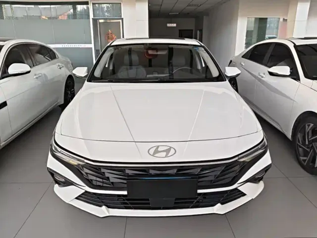 Hyundai Elantra — Фото автомобиля 2
