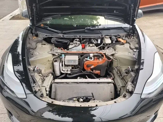 Tesla Model 3 — Фото автомобиля 19