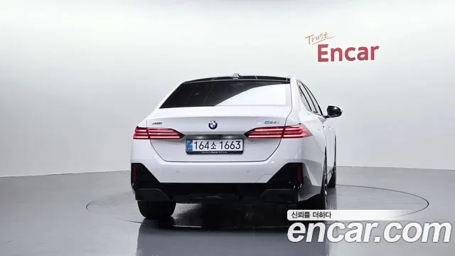 BMW 5-Series 5 серия (G60) 530i xDrive M Sport — Фото автомобиля 4