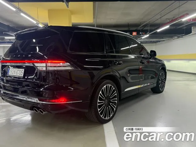 Lincoln Aviator — Фото автомобиля 2