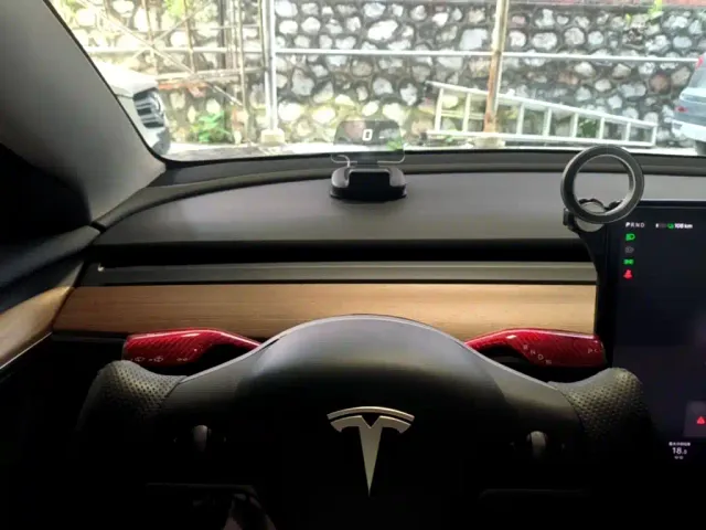 Tesla Model 3 — Фото автомобиля 8