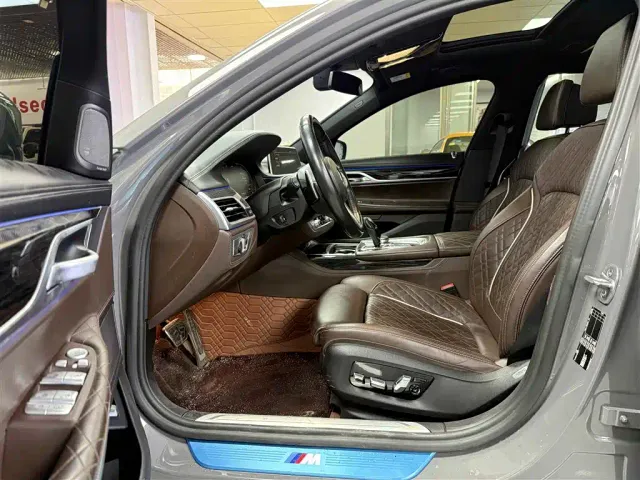 BMW 7 Series — Фото автомобиля 7