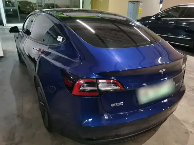 Tesla Model 3 — Фото автомобиля 4