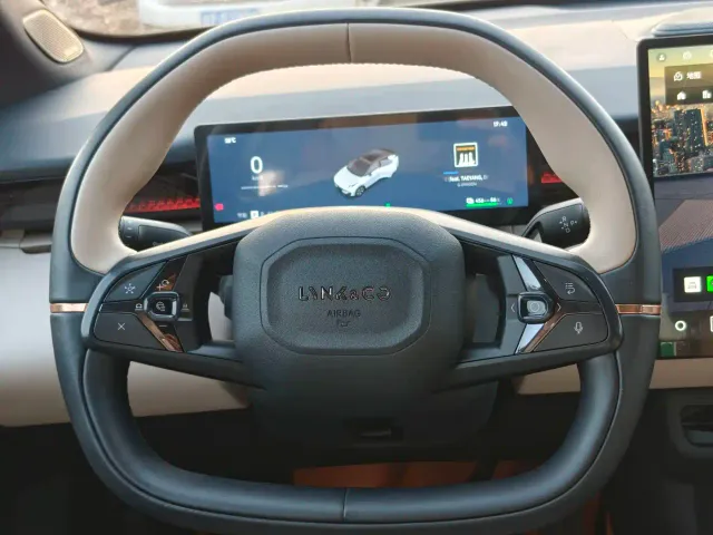 Lynk & Co Z20 — Фото автомобиля 6
