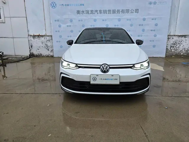 Volkswagen Golf — Фото автомобиля 3