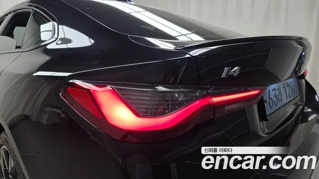 BMW i4 — Фото автомобиля 21