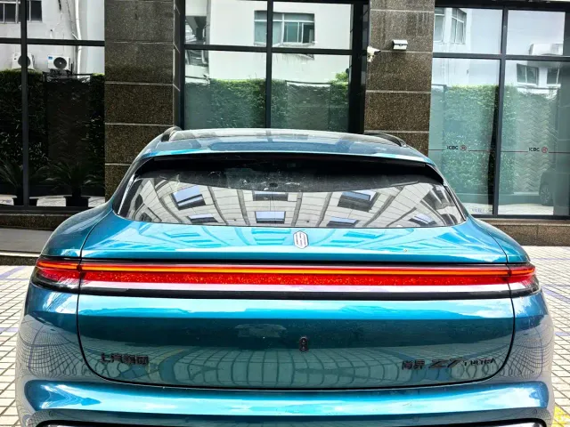 Shangjie Z7T — Фото автомобиля 12