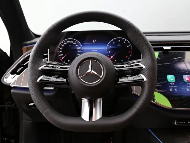 Mercedes-Benz E-Class — Фото автомобиля 15