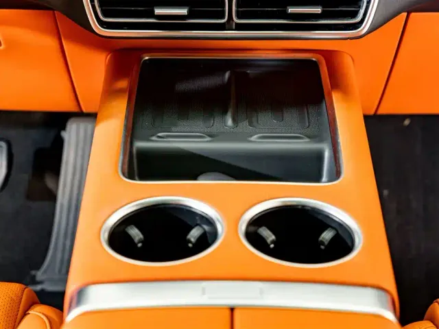 Li Auto L8 — Фото автомобиля 19