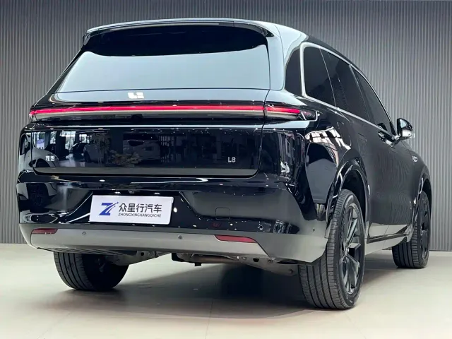 Li Auto L8 — Фото автомобиля 4